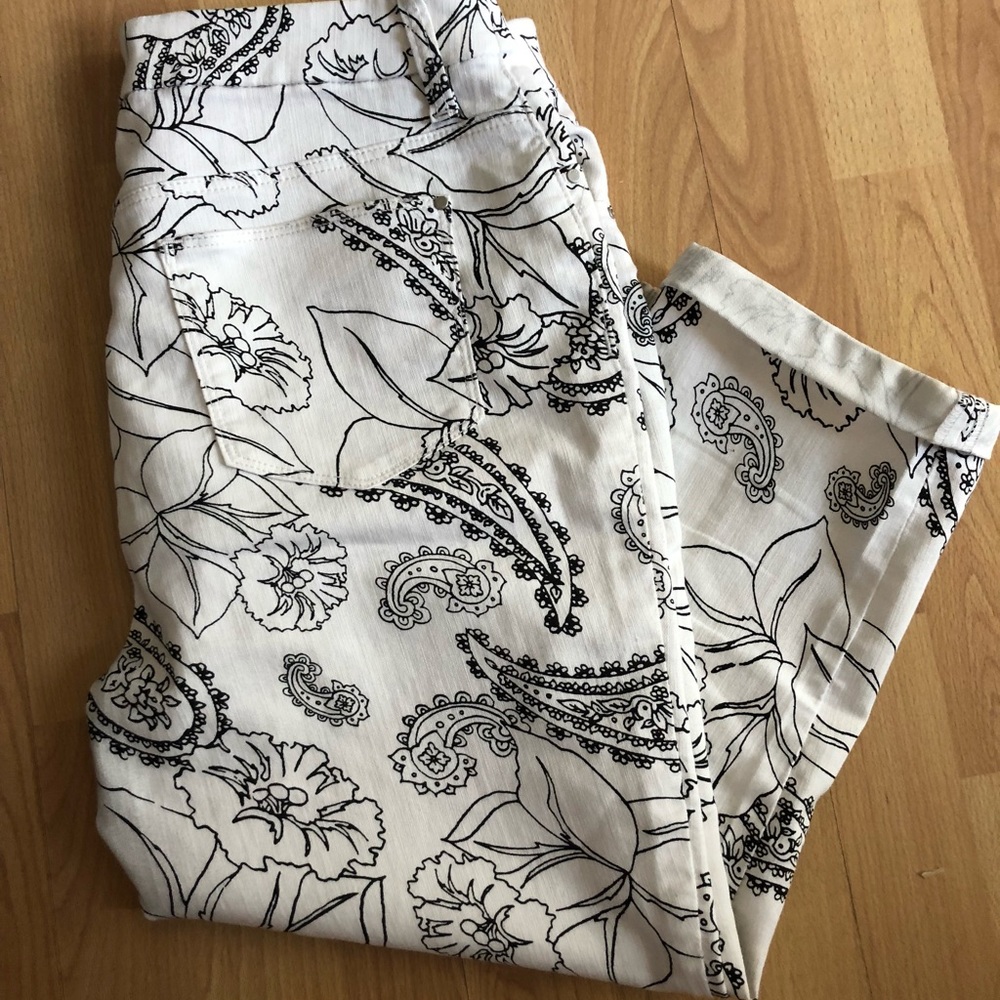 Chico's fun Capri jeans